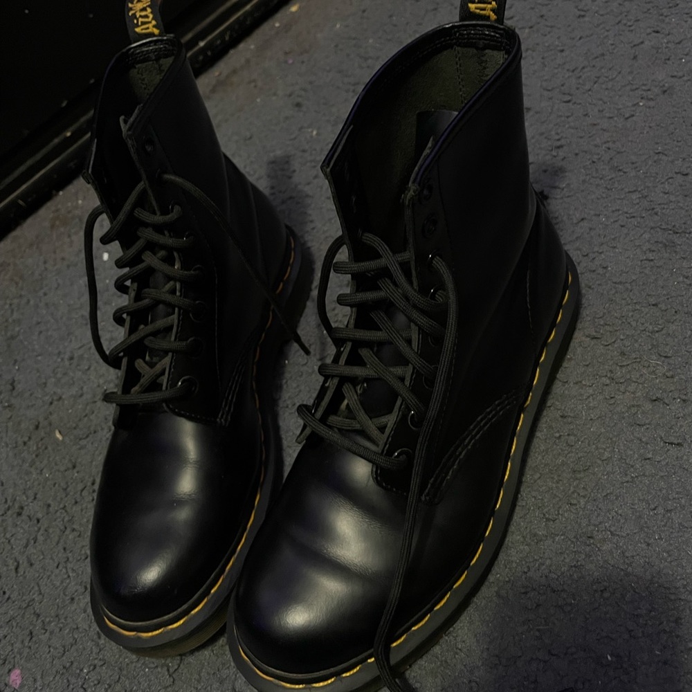 1460 WOMEN'S SMOOTH LEATHER LACE UP BOOTS